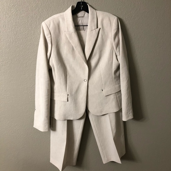 Elie Tahari Other - EUC Ellie Tahari linen/polyester jacket/pant set.